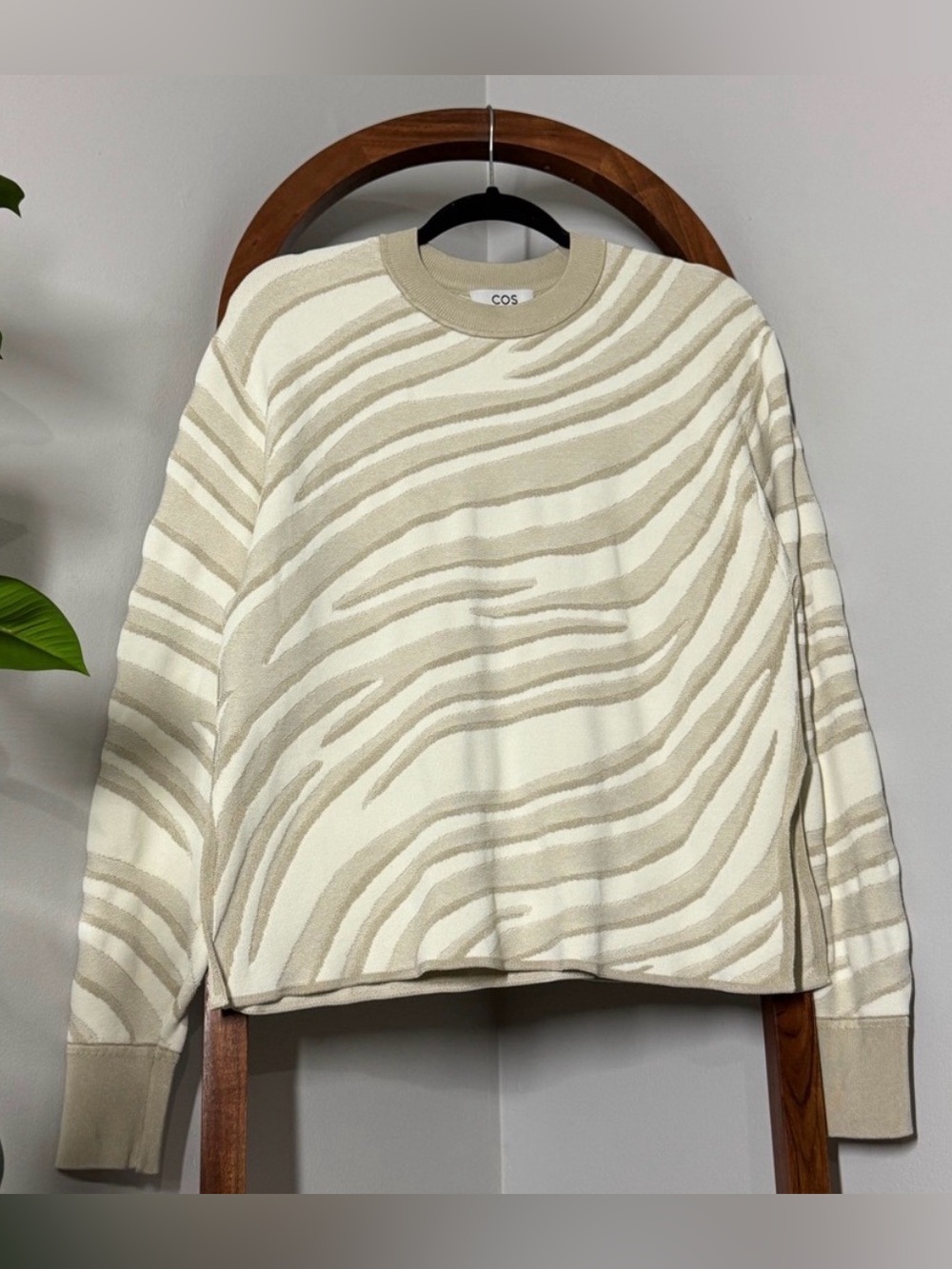 COS XS Oversized Zebra Jacquard Knit Pullover Sweater in Cream & Tan
